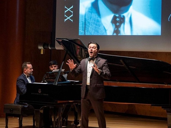 Crítica / Arturo Chacón-Cruz, un tenor arrebatado - Juan Francisco Román Rodríguez