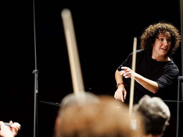 Beatriz Fernández Aucejo dirige la Paris Mozart Orchestra en la Philarmonie de Paris