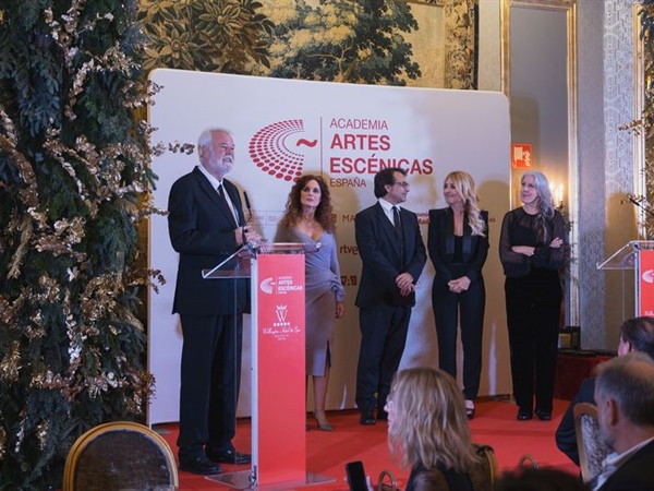 Entrega de la Medalla de Oro de la Academia de las Arte Escénicas de España al Festival de Granada