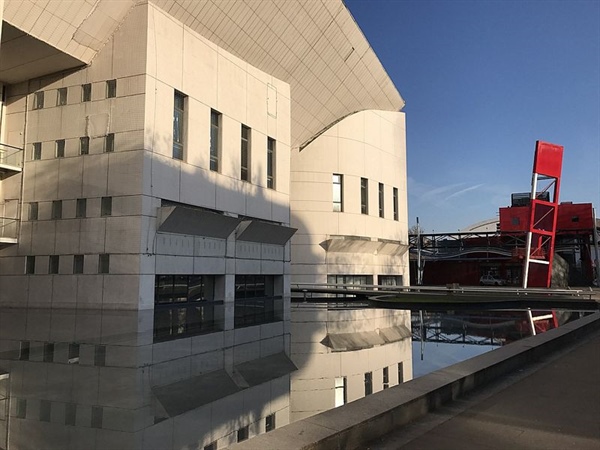 “El Conservatorio Nacional Superior de París cierra una clase de guitarra” - por Guadalupe Martín Pino