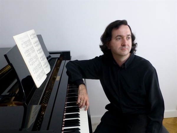 El pianista Abel Sánchez-Aguilera recupera a Kaikhosru Sorabji en los Teatros del Canal