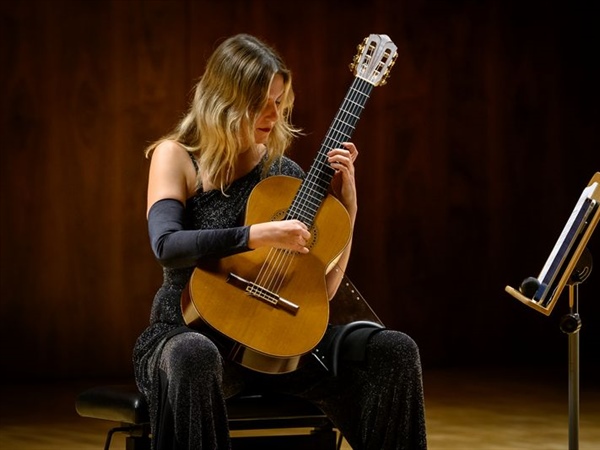 Crítica / Laura Verdugo, soplo de aire fresco para la guitarra - por Esther Martín