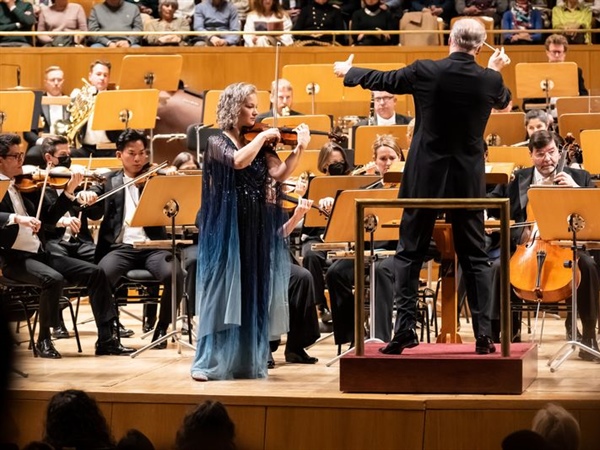 Crítica / Hilary Hahn brilla con la NSO y Noseda - por Justino Losada