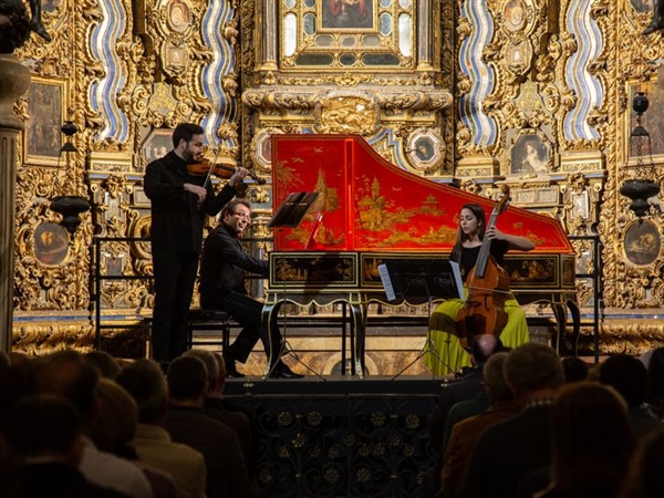 Crítica / Espléndidas Pièces de Clavecin en Concerts - por Alberto Rodríguez Molina