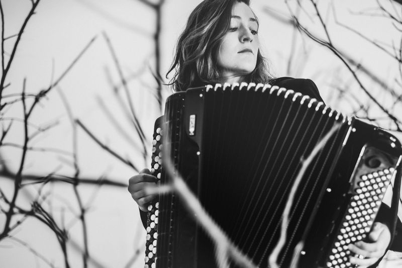 La acordeonista María Zubimendi de la Hoz clausura el ciclo km0 de Ibermúsica