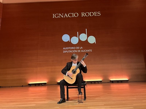 Crítica / La esencial guitarra de Ignacio Rodes - por José Antonio Cantón