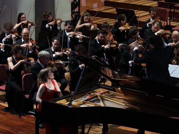 Crítica / Rachmaninov frente a Stravinsky, los polos opuestos se enriquecen - por Luis Suárez