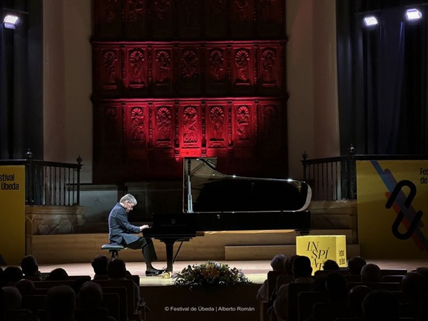 Crítica / El impasible romántico de Stephen Hough  - por Javier Extremera