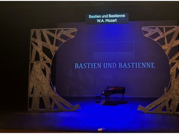 Crítica / Bastien und Bastienne, un Mozart en las redes sociales - por Paulino Toribio