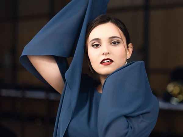 La soprano Lucía Iglesias regresa a Italia como Adina y Nanetta