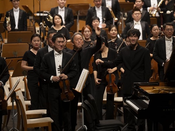 Crítica / Noche luminosa con Chung y la China NCPA Orchestra - por Darío Fernández Ruiz