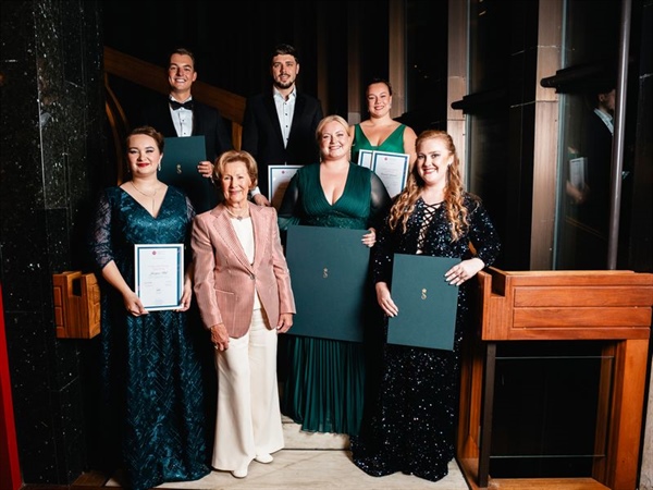Queen Sonja Singing Competition