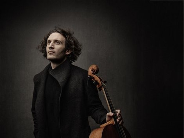 El chelista Nicolas Altstaedt inaugura la temporada 25-26 de la Orquesta Sinfónica de Navarra