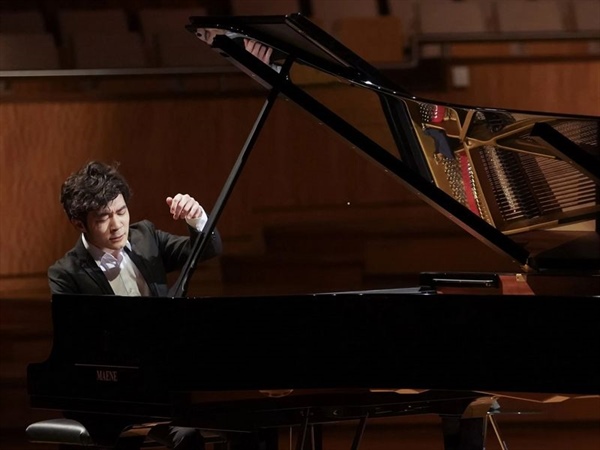 El pianista chino Xiaolu Zang interpreta Beethoven con la OSM y Gustavo Gimeno