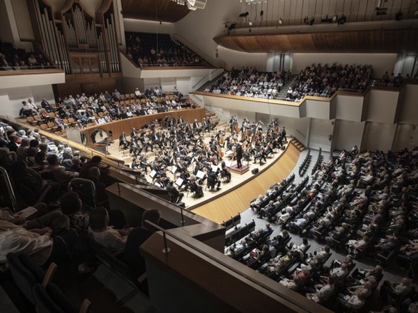 Crítica / Comienza la temporada de la Orquestra de València - por Joan Gómez Alemany