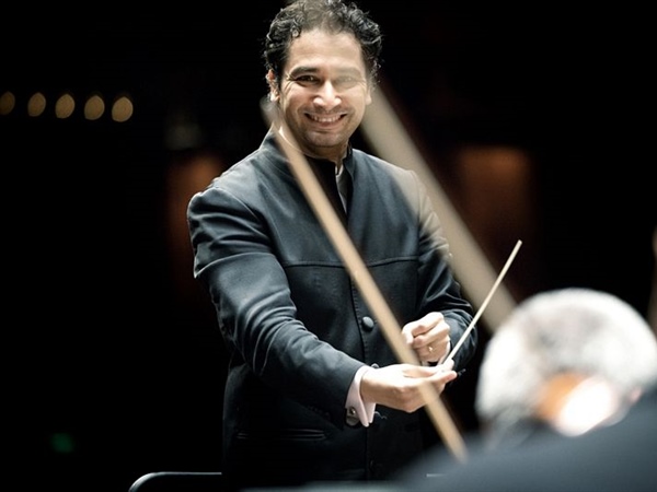 Andrés Orozco-Estrada dirige a la Orchestra della Rai Torino en Ibermúsica