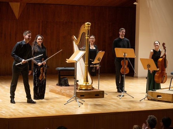 Crítica / Gratitud - por Luis Mazorra Incera