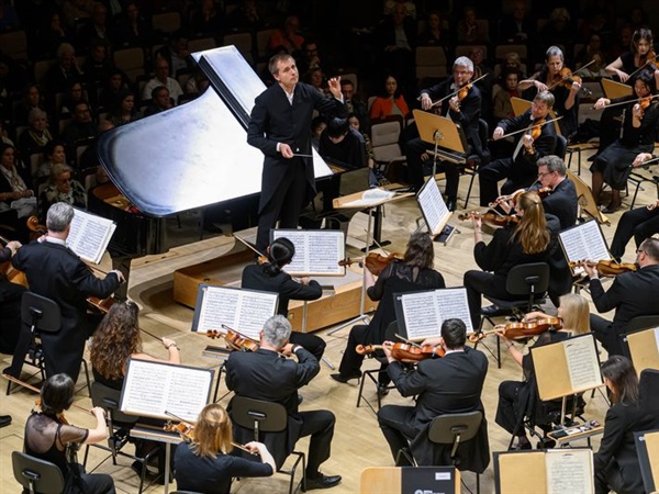 Crítica / Sensacional Petrenko en la apertura del ciclo de Ibermúsica - por Justino Losada