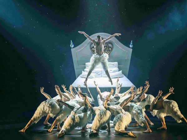 El lago de los cisnes: la nueva generación, la coreografía de Matthew Bourne en el Teatro Real