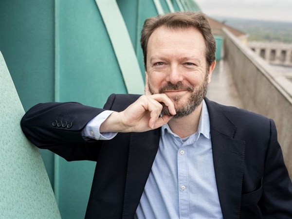 David Afkham estrena con la Orquesta Nacional de España VISITACION[e]S, de Òscar Colomina i Bosch