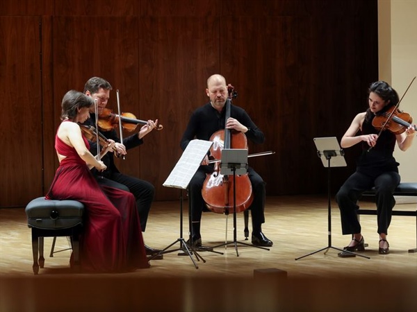 Crítica / La primera etapa - por Gonzalo Pérez Chamorro