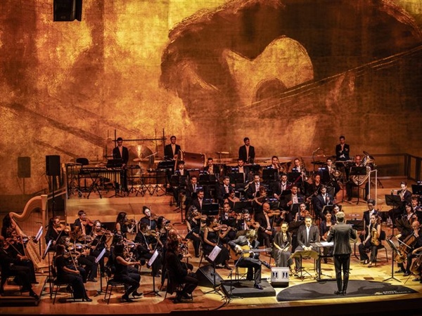 Crítica / Esplendoroso encuentro de ADDA Simfònica con la guitarra - por José Antonio Cantón