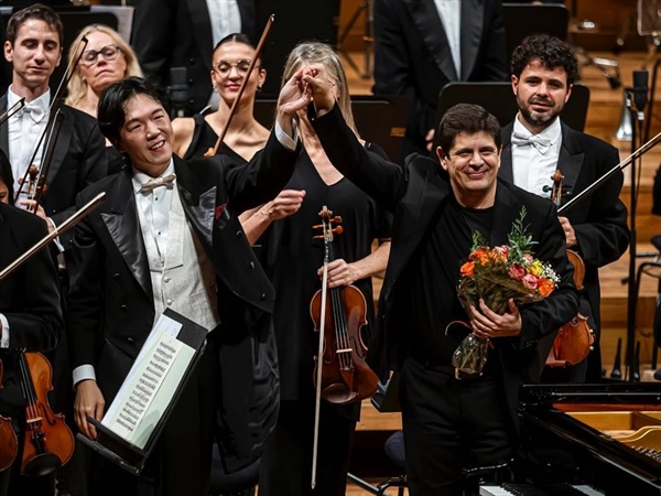 Crítica / Exhibición de Perianes y la imaginación sonora absoluta protagonista - por José M. Morate