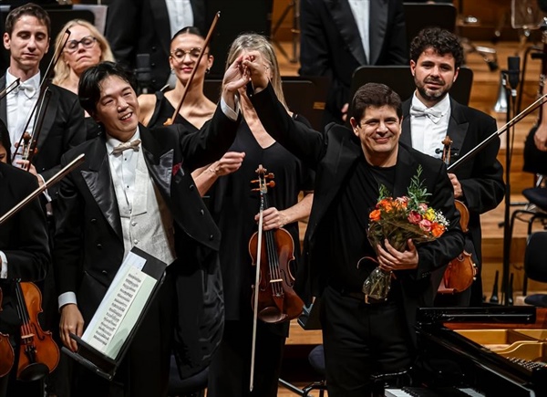 Crítica / Exhibición de Perianes y la imaginación sonora absoluta protagonista - por José M. Morate