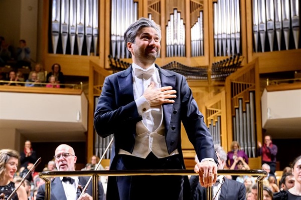 Crítica / Clamorosa Litúrgica de David Afkham - por Justino Losada