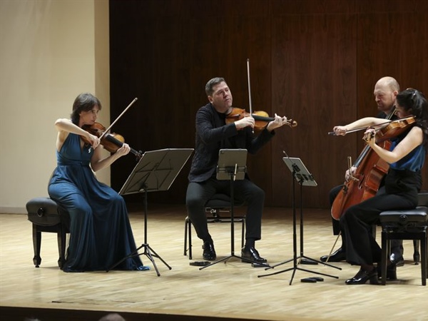 Crítica / El milagro Casals - por Juan Gómez Espinosa