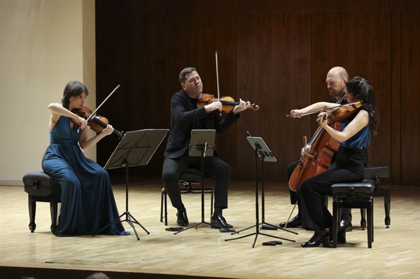 Crítica / El milagro Casals - por Juan Gómez Espinosa