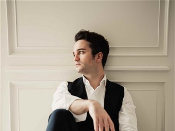 El Teatro Real celebra las fiestas en su Gala de Navidad con el recital del tenor Xabier Anduaga