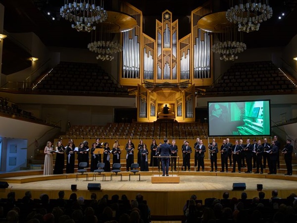 Crítica / Musa dominicalis… - por Luis Mazorra Incera