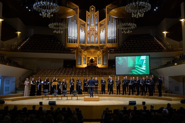 Crítica / Musa dominicalis… - por Luis Mazorra Incera