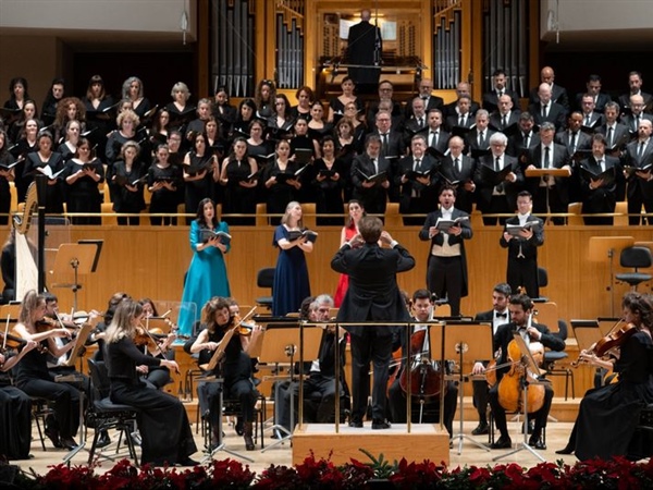 Crítica / Dans le style de… - por Luis Mazorra Incera