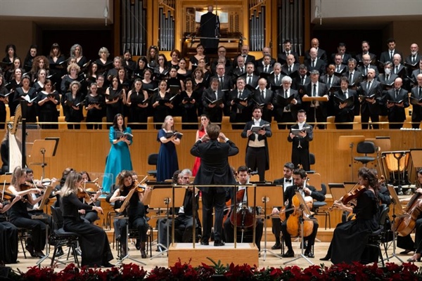 Crítica / Dans le style de… - por Luis Mazorra Incera