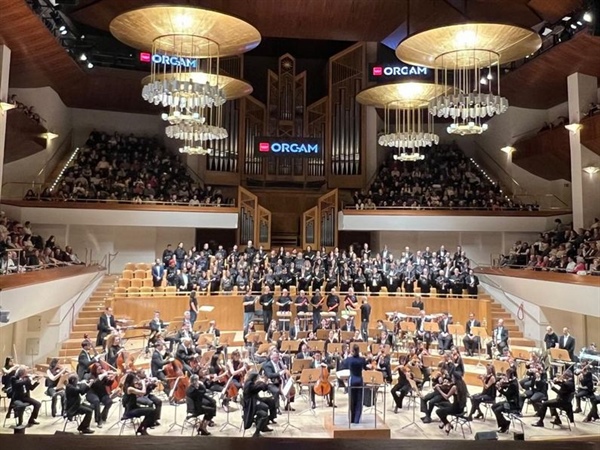 Crítica / Madrid bien vale una Novena - por Luis Mazorra Incera