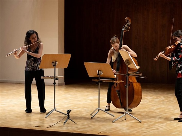 Crítica / Un trío singular - por Luis Mazorra Incera