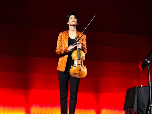 Crítica / Serena y ceremoniosa expresividad de Isabel Villanueva - por José Antonio Cantón