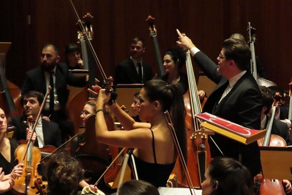 Crítica / Del hipnotismo de Leticia Moreno al disfrute orquestal por las calles de New York - por Luis Suárez