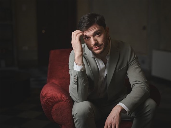 El barítono Mattia Olivieri protagoniza Eugene Onegin en Les Arts