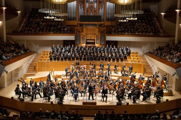 Crítica / Requiem in memoriam… - por Luis Mazorra Incera