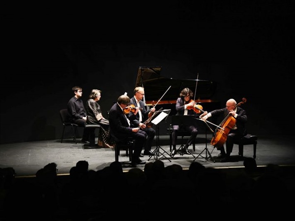 Crítica / Dos siglos de modernidad - por Blanca Gutiérrez Cardona