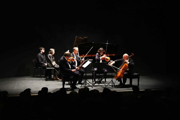 Crítica / Dos siglos de modernidad - por Blanca Gutiérrez Cardona