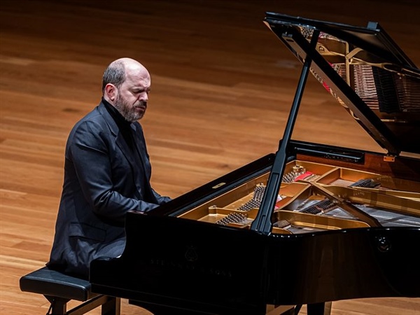 Crítica / Amor y sufrimiento poéticos en el piano de Liszt y Brahms - por José M. Morate Moyano