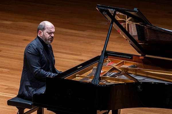 Crítica / Amor y sufrimiento poéticos en el piano de Liszt y Brahms - por José M. Morate Moyano