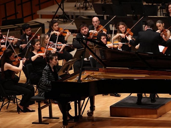 Crítica / Del papel de mera acompañante al máximo esplendor - por Luis Suárez