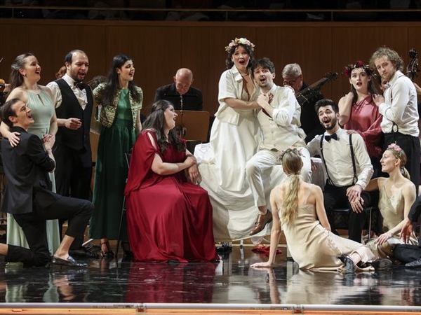 Crítica / Espléndida exhibición escénica de Le Jardin des Voix - por Simón Andueza