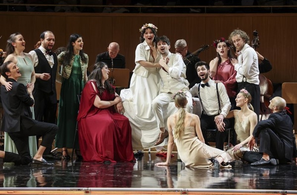 Crítica / Espléndida exhibición escénica de Le Jardin des Voix - por Simón Andueza