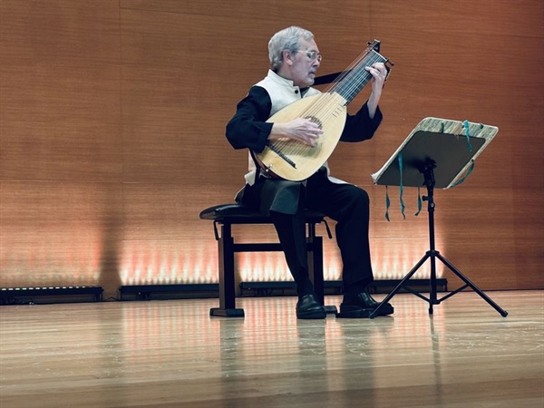 Crítica / Revelador Bach en el laúd de Nigel North - por José Antonio Cantón